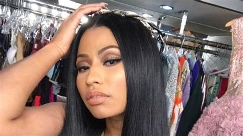 Feb 18, 2020 · > Nicki Minaj labelled "corny" after telling racy dancers to get away from husband Kenneth Petty. Posing in a tight-fitted multi-coloured outfit in her bedroom, Nicki shared a video of her ... 